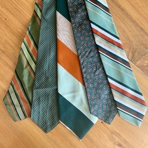 Lot of 5 vintage green themed men’s neck ties!
